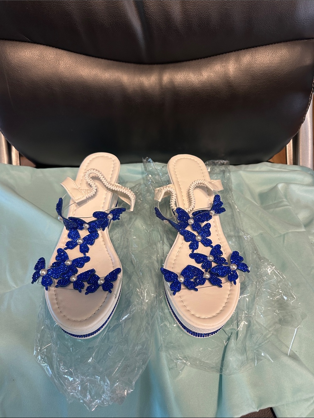 Women’s sandals, brand new